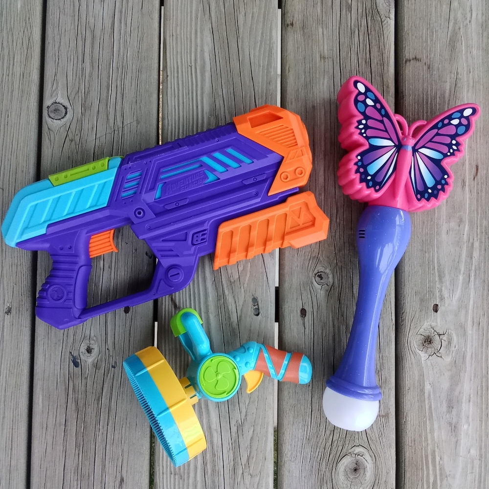 Kids Water Strike Storm Drencher Water Blaster + 2 Bubble Blowers Summer Toys
